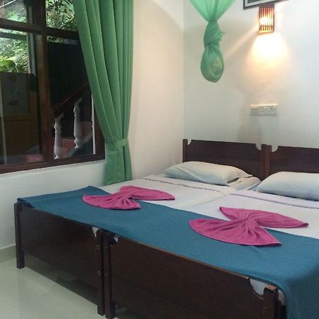 Green Woods Guest Kandy Bagian luar foto