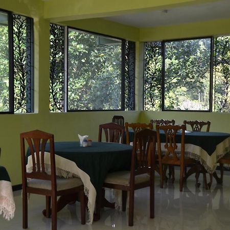 Green Woods Guest Kandy Bagian luar foto