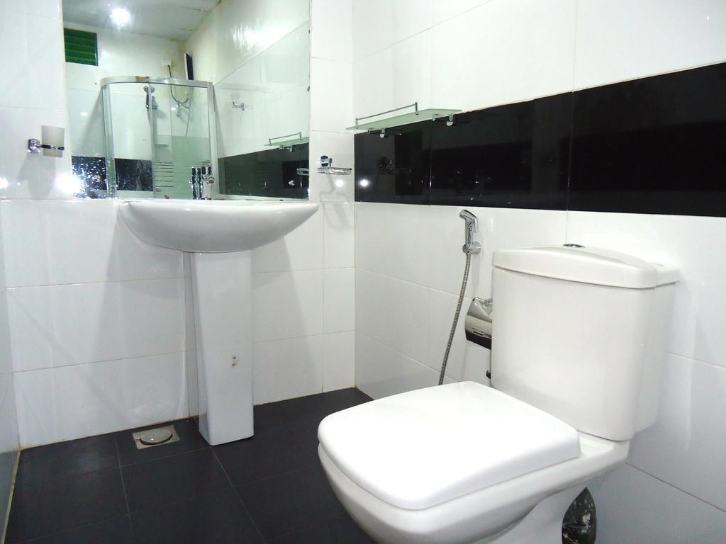 Green Woods Guest Kandy Ruang foto