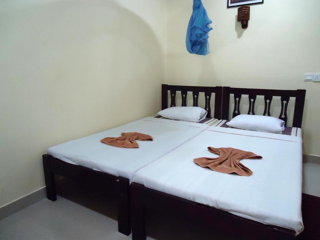 Green Woods Guest Kandy Ruang foto