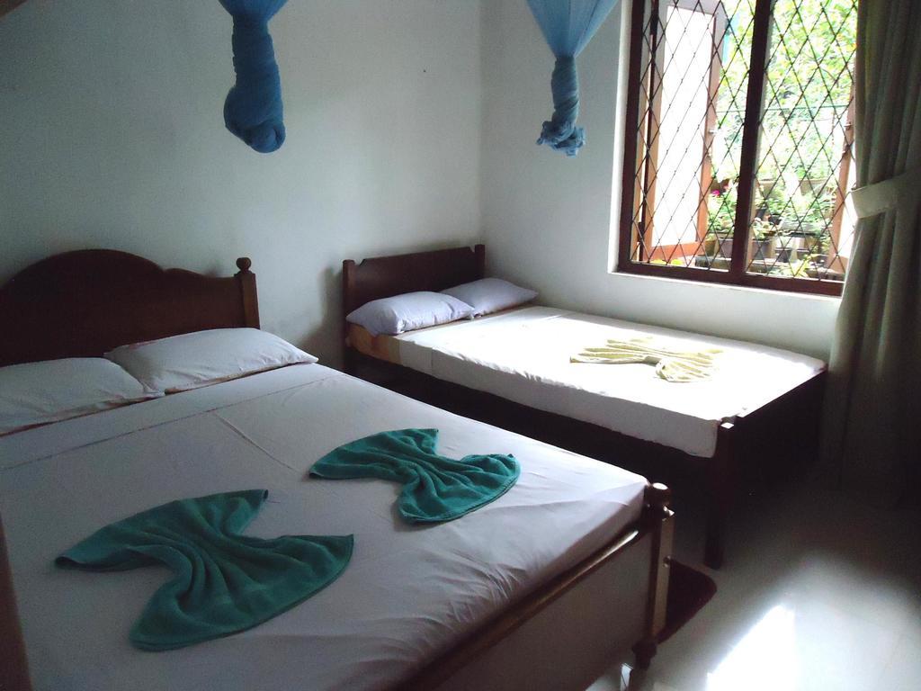 Green Woods Guest Kandy Ruang foto