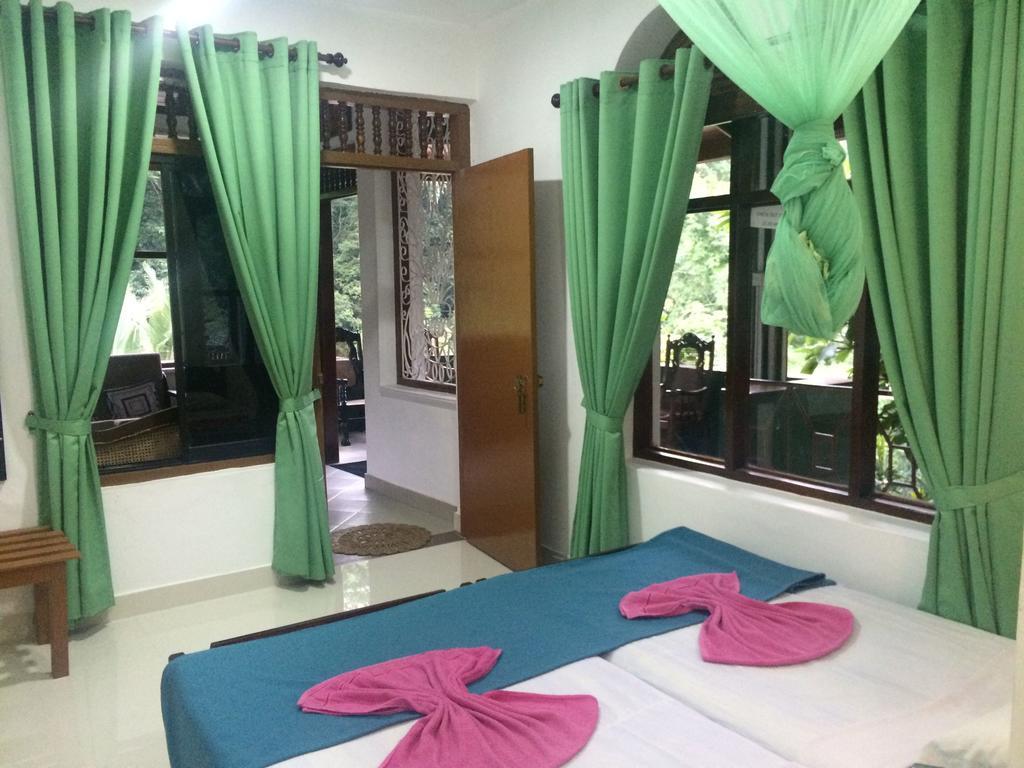 Green Woods Guest Kandy Bagian luar foto