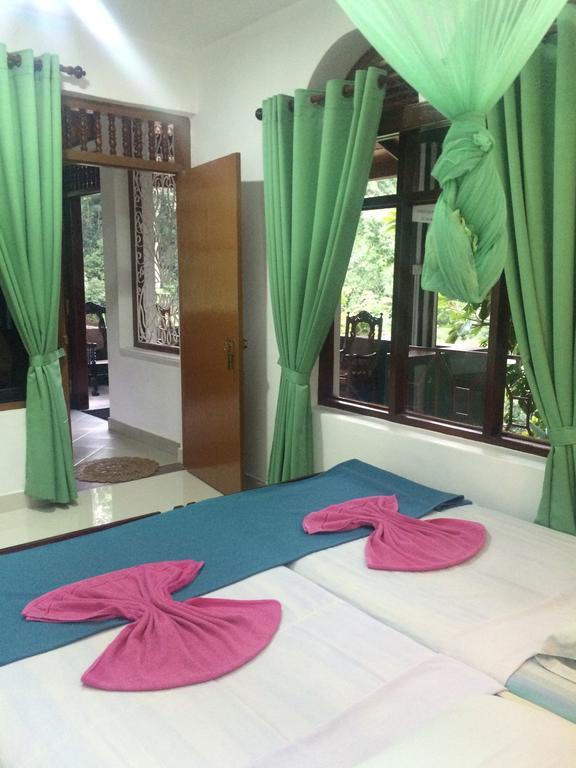 Green Woods Guest Kandy Bagian luar foto