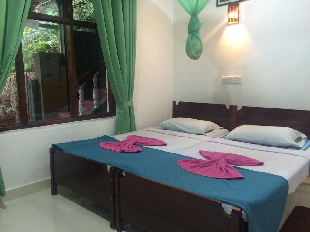 Green Woods Guest Kandy Bagian luar foto