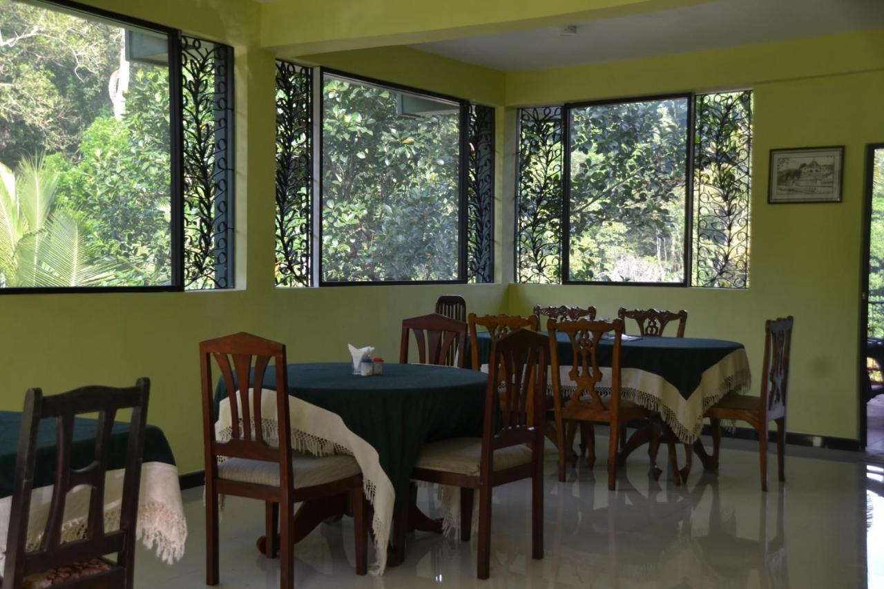 Green Woods Guest Kandy Bagian luar foto