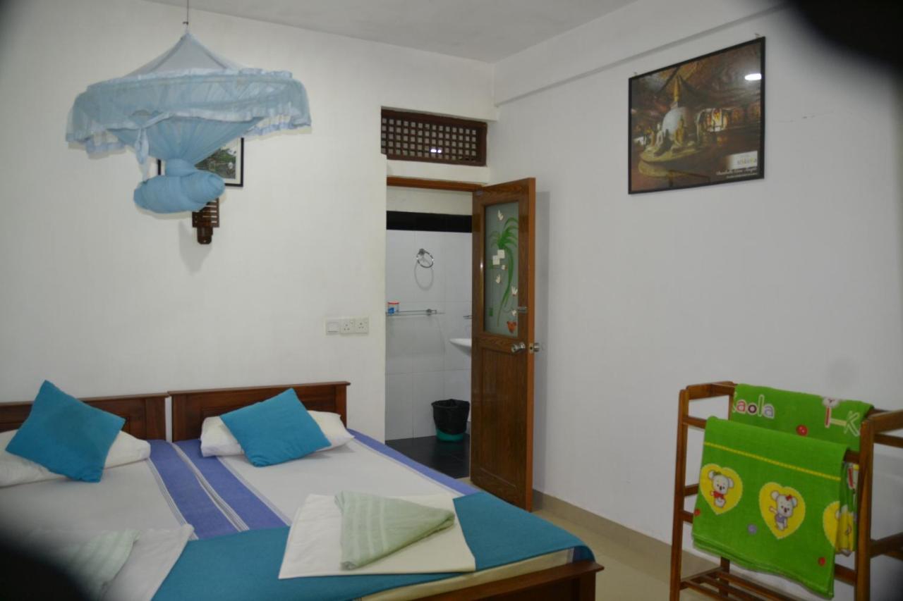 Green Woods Guest Kandy Bagian luar foto