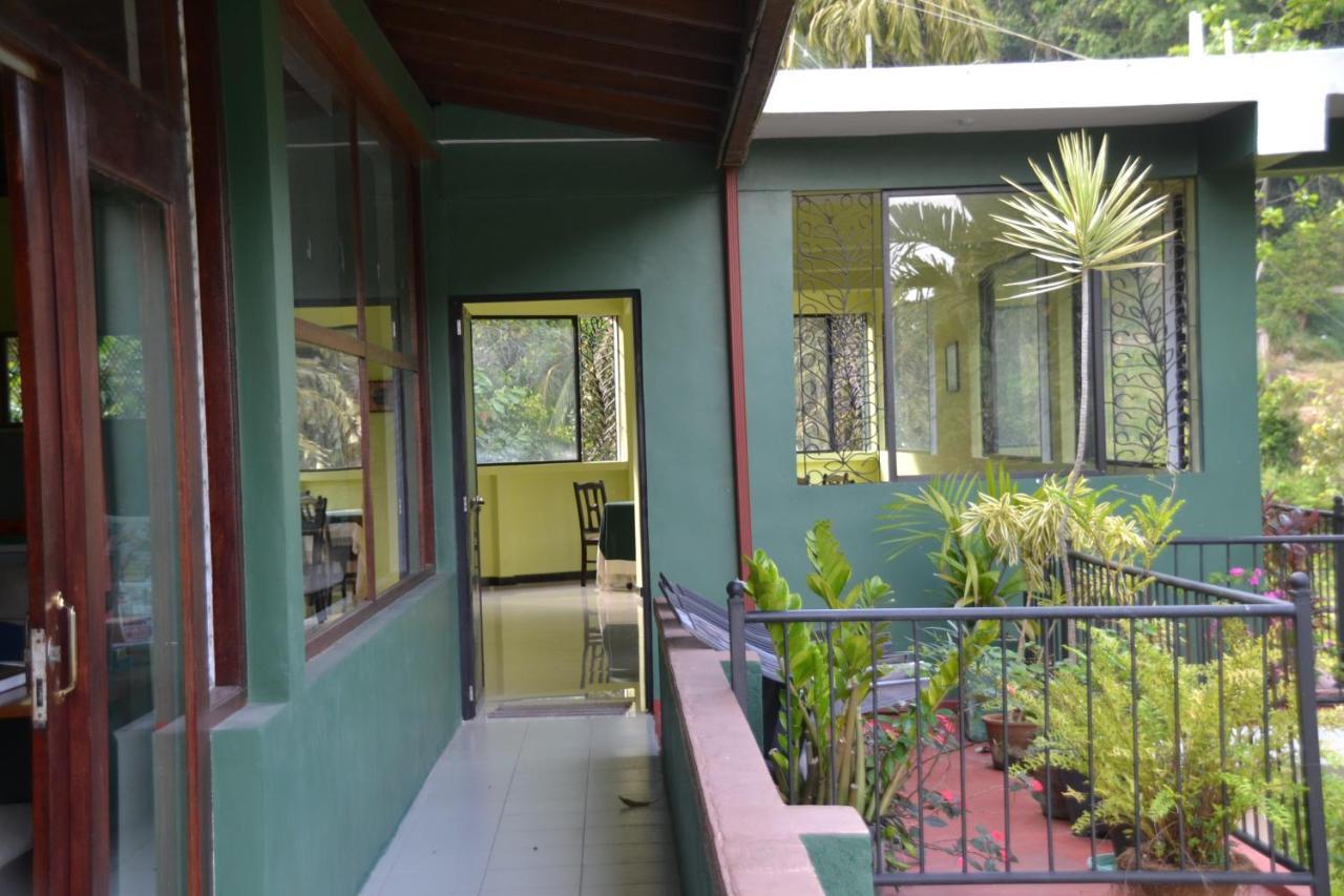 Green Woods Guest Kandy Bagian luar foto