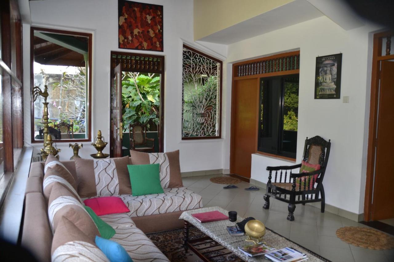 Green Woods Guest Kandy Bagian luar foto