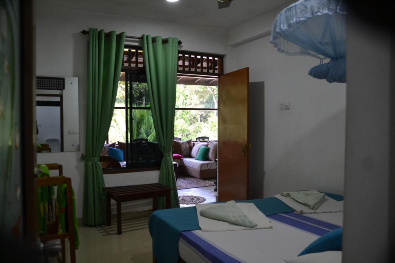 Green Woods Guest Kandy Bagian luar foto