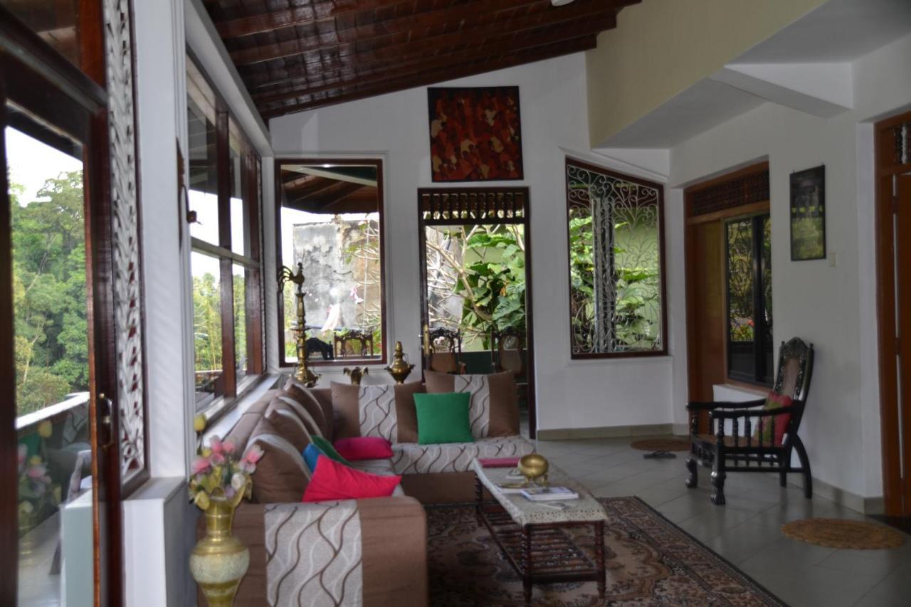 Green Woods Guest Kandy Bagian luar foto